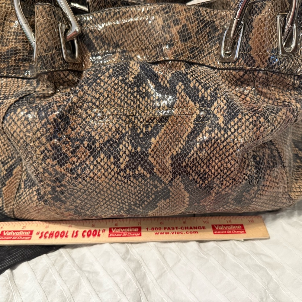 Makowsky Snake Print Bag. - Picture 4 of 6